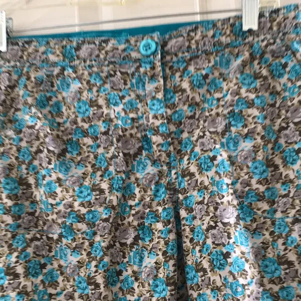 FINAL MARKDOWN Ladies Oleg Cassini Sport Shorts (M) - Image 2