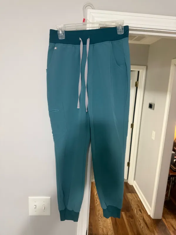 FIGS Scrubs - Image 2