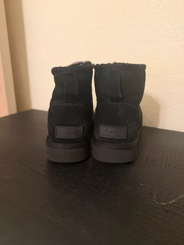 Alike Ugg Black Boots Size 7 - Image 4