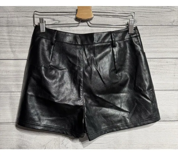 NEW FATE Biker Black FAUX LEATHER Shorts Size MEDIUM - Image 2