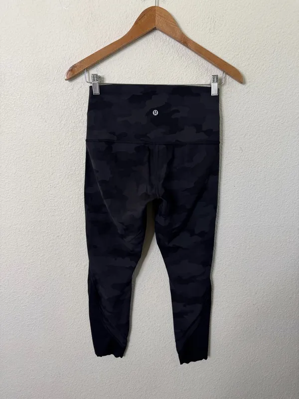Lululemon‎ Wunder Under Crop High Rise *Roll Down Scallop Luxtreme 23" Size 6 - Image 4