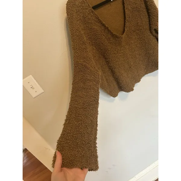 Free People Fuzzy Popcorn V-Neck Sweater Size Large Cropped Slouchy Boho Casual - Image 4