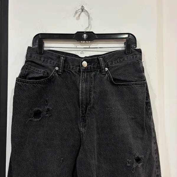 H&M Women’s Black Baggy Fit Distressed Ripped Jeans 30 Waist Frayed Hem - Image 2