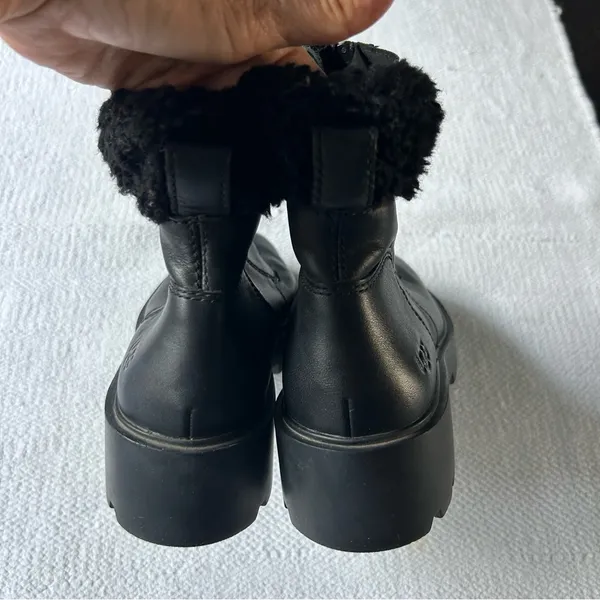 UGG Czeriesa Women's Black Boots - Image 10