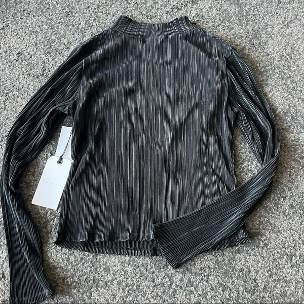 Leith pleated Cutout Front Mock Neck blouse - Image 4