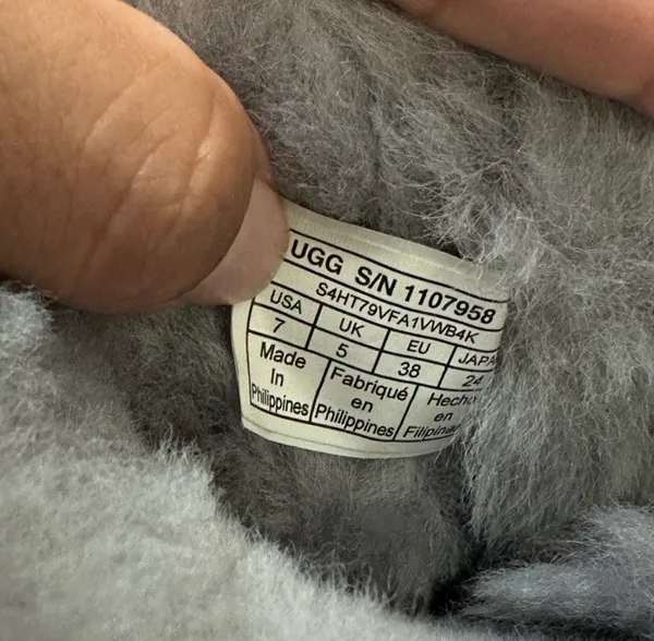 UGG Women’s 7 Grey - Image 5