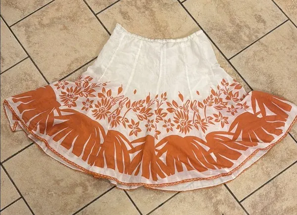 White and Cream Mini A-Line Skirt with Pleated Resort Style - Image 5