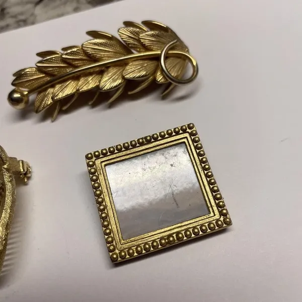 Lot Of 3 Gold Tone Vintage Costume Brooches - Image 4