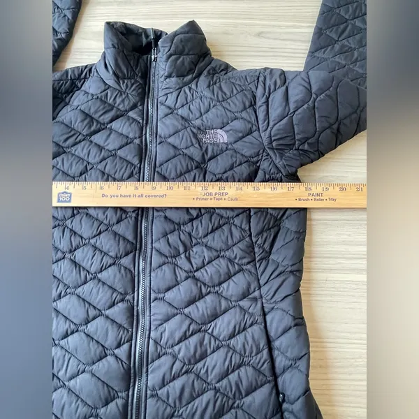 The North Face Women's Black Puffer Jacket - Image 8