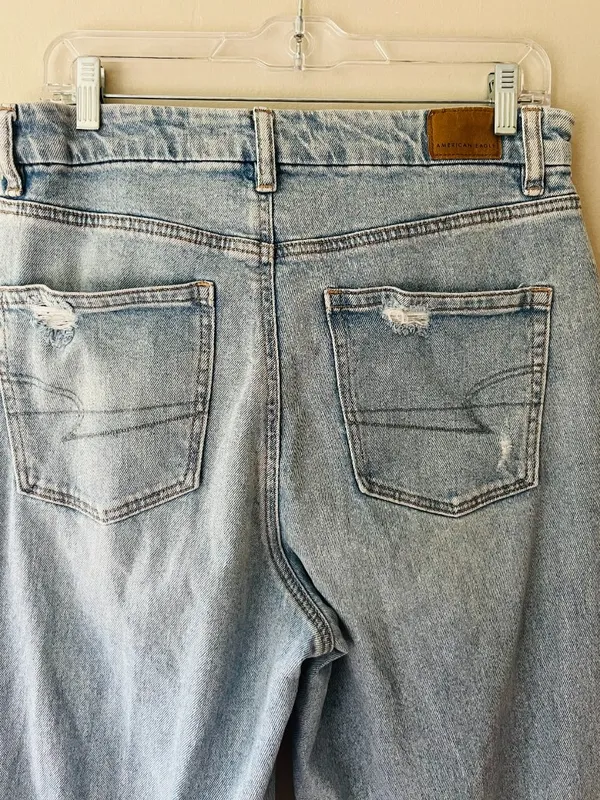 American Eagle Sz 14 Mom Jeans curvy straight leg high-rise fit with distressing - Image 7