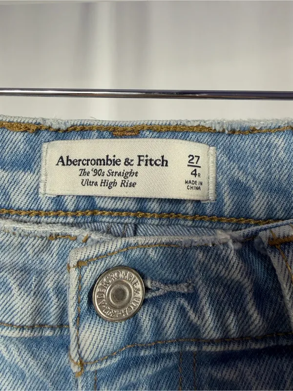 Abercrombie & Fitch Ultra High Rise 90s Straight Jean in Medium Blue Size 4 - Image 7