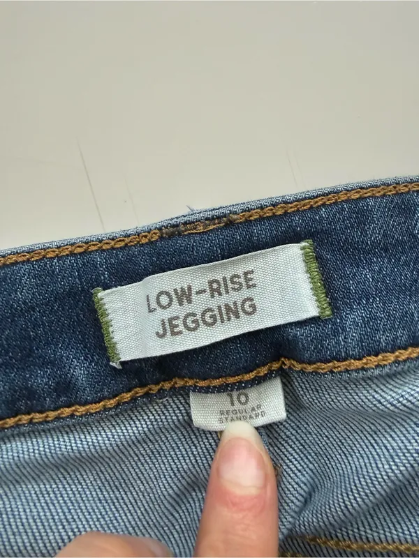 AE77 Low-Rise Jeggings Size 10 - Image 4