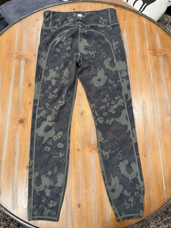 Vuori Stride Pocket Leggings Size Women's M Green Camo High Waist VW429 7/ - Image 5