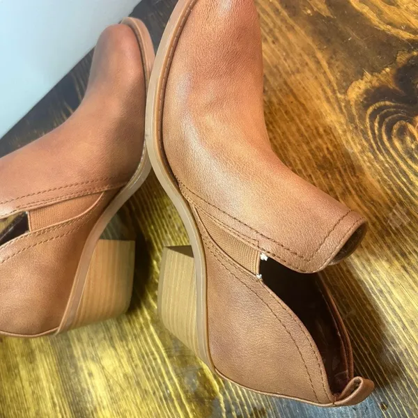 Baretraps brown heeled ankle boots size 6.5 - Image 5