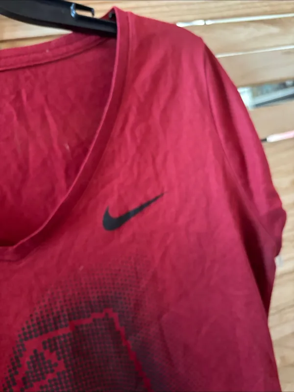 Nike Women’s Maroon V-Neck Diamondbacks Graphic Tee Large - Image 3