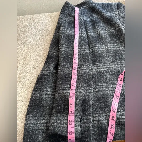 Banana Republic Women’s Charcoal Plaid Blazer - Image 8