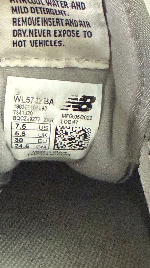 New Balance 574 Women’s Shoes Size 7.5 Used - Image 9