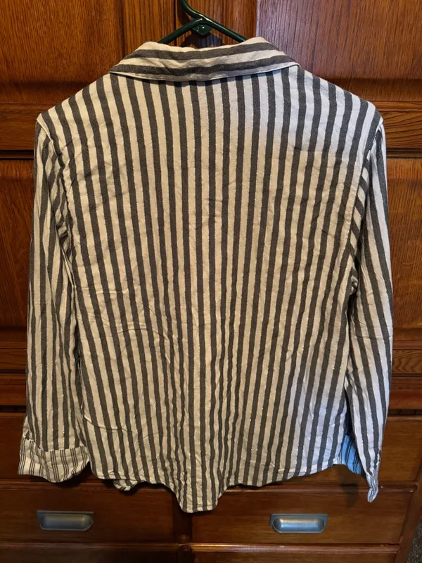 Victoria’s Secret Gray & White Striped Cotton Pajama Top – Long Sleeve, Size M - Image 5