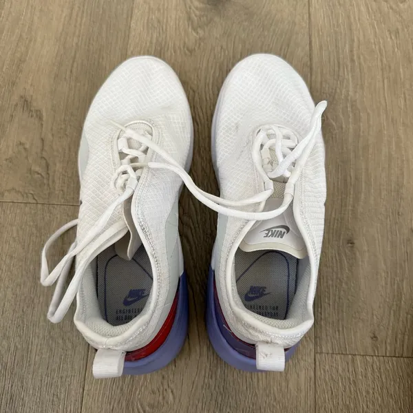 Nike AirMax Motion 2 - Image 2