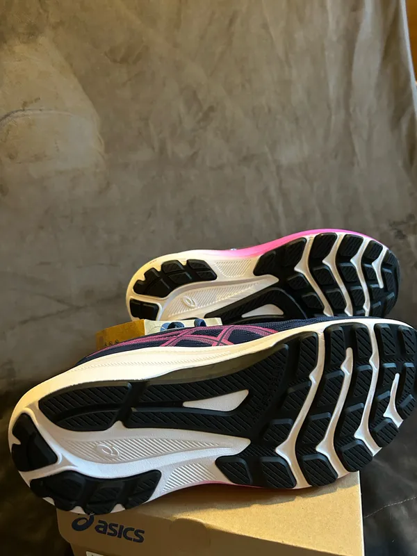 ASICS GT-1000 14 Sz 7.5 WMNS/5.5 youth - Image 7