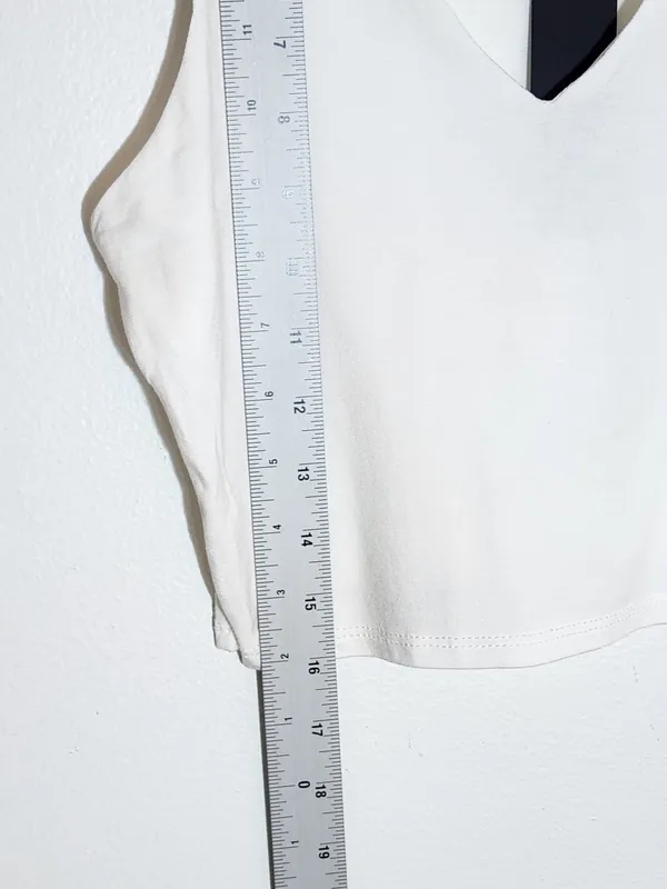 Lulus White V-Neck Sleeveless Crop Top Size Small NWT - Image 6