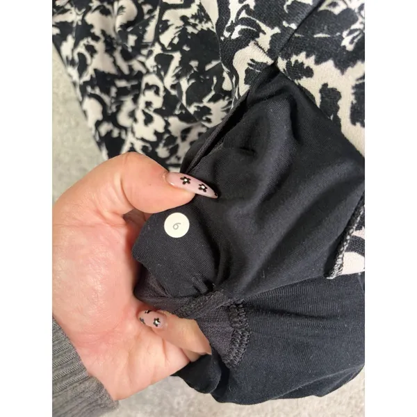 Lululemon Jacket Womens 6 Black White Floral Cozy Cuddle Up Full Zip ** - Image 5