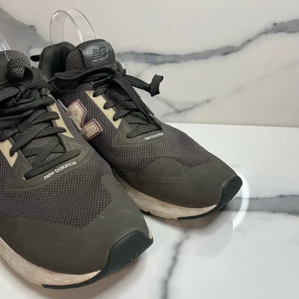 New Balance Women's Classic Retro Gray Pink Fresh Foam Sneaker Sz 10 Athletic - Image 2