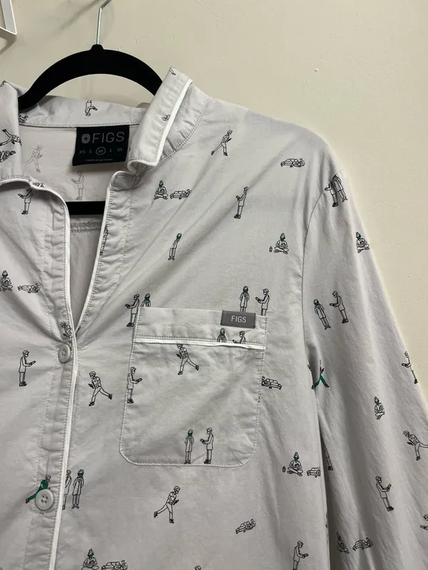 Figs Night Shift Pajama Top Size Medium - Image 6