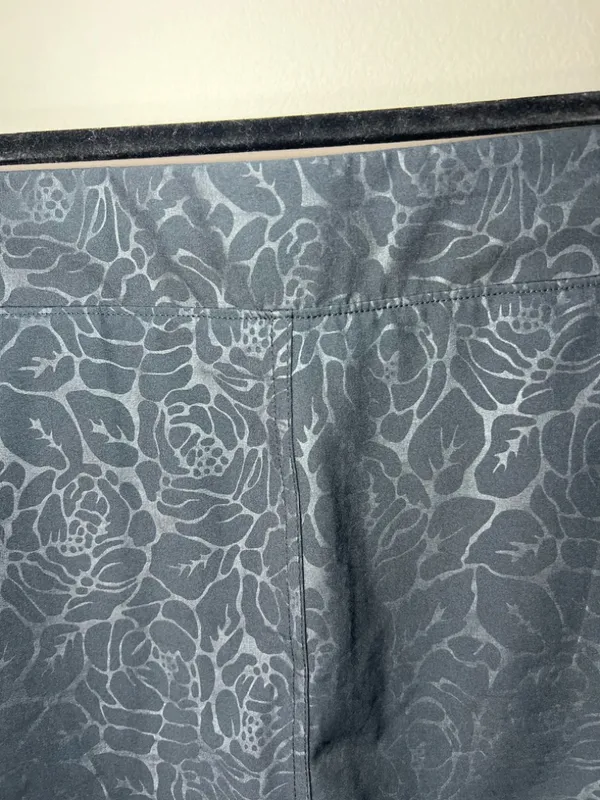 Orvis Travel Skort Skirt Black Rose Embossed Pockets Stretch Athleisure Golf Lg - Image 2
