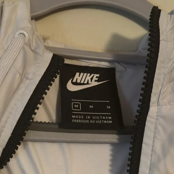 Nike Windbreaker size medium - Image 2