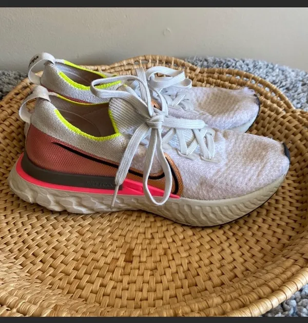 Nike Infinity React Tennis Shoes - Image 2