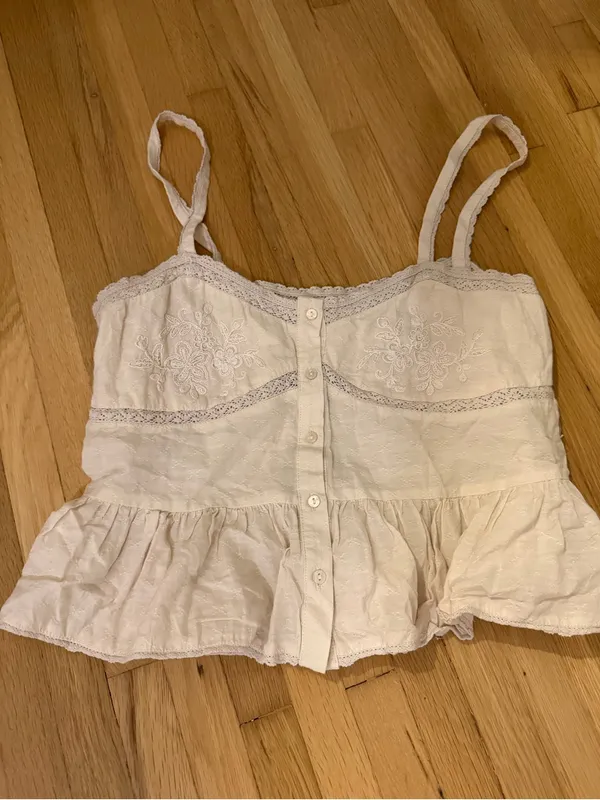 Zara Women's Cream Embroidered Button-Front Tank Top - Image 2