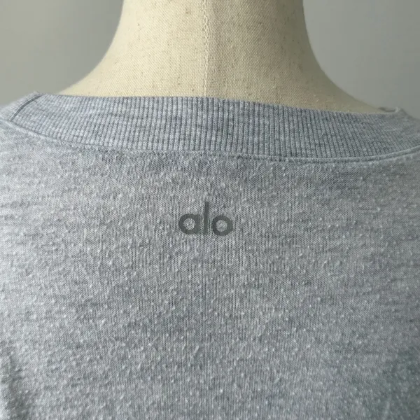 ALO Yoga Soho Heather Gray Long Sleeve Tee Size Small High Lo Casual Top - Image 4