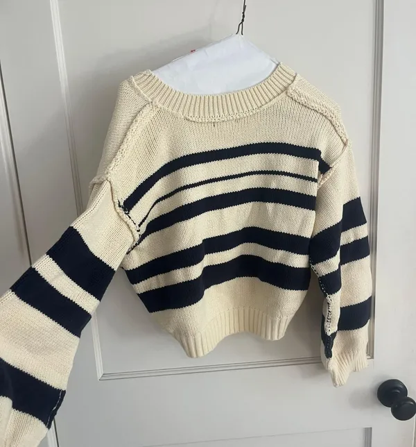 Ivy And Leo Stripped Sweater!! - Image 3