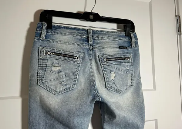 size 27 jeans, size 4 Buckle jeans - Image 5