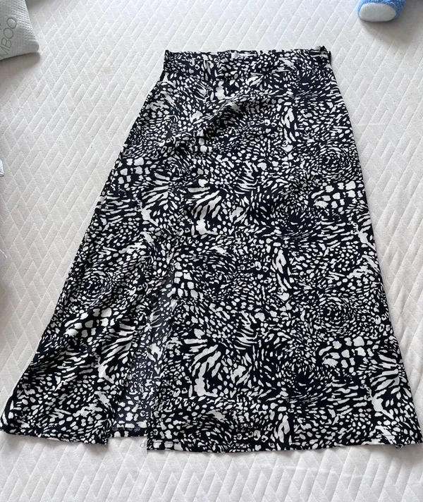 Runaway Paris satin skirt - Image 3