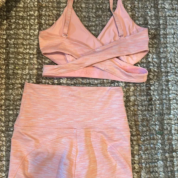 Outdoor Voices Coral Two Piece Sports Bra/Biker Short Combo Size Small - Image 8