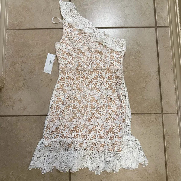 Donna Morgan White Floral Crochet Tan Lined One Shoulder Ruffle Mini Dress Sz 8 - Image 10