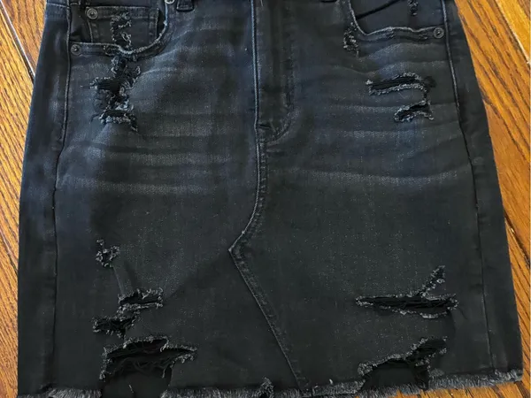 American Eagle NWT Distressed Black Denim Skirt - Image 7