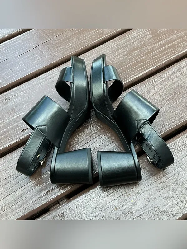 Modern leather Wide-Strap Block Heel Sandals 🌹 - Image 6