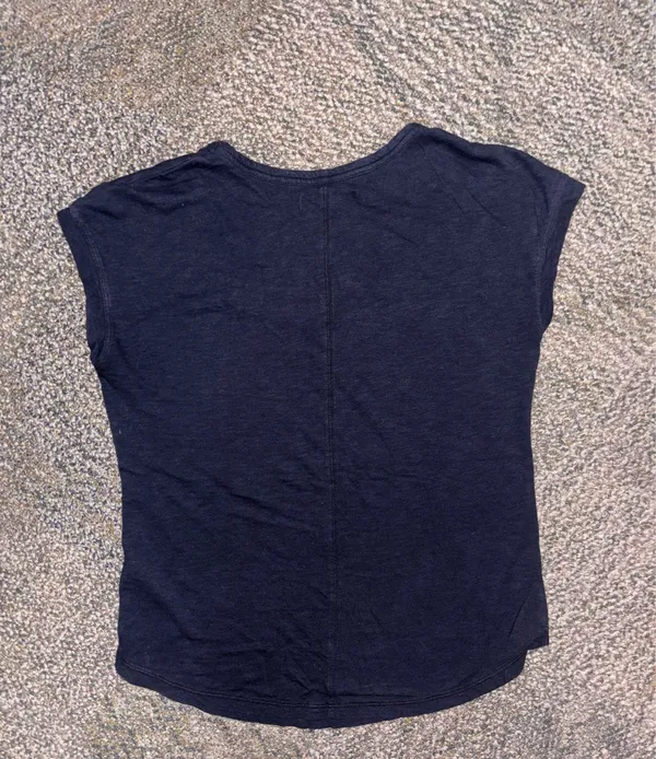 Abercrombie & Fitch Women's Navy Round Neck Casual Short Sleeve Tee Top Size Small. EUC. Smoke free home. - Image 5