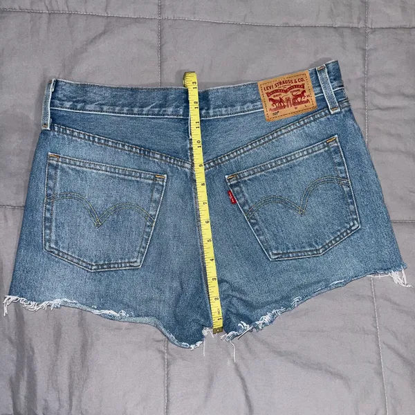 Levi's High-Waisted Denim Shorts - Image 6