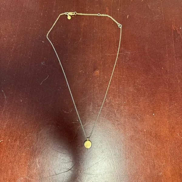 Gold Pendant Necklace - Image 3