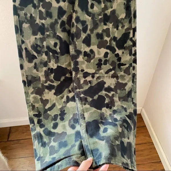 WeWoreWhat Dani Boyfriend Jeans Camo High Rise Olive Size‎ 25 NWT - Image 6