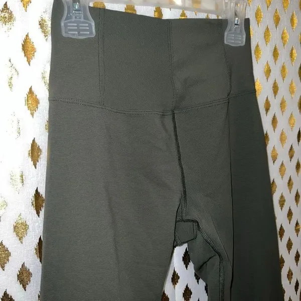 Aerie offline leggings olive green texture ribbed 7/8 high rise real good size S - Image 4
