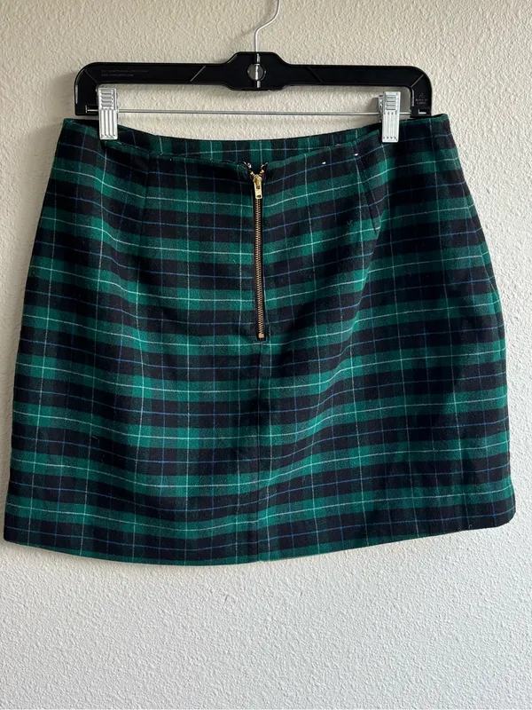 Classic Green Plaid Mini Skirt - Image 7