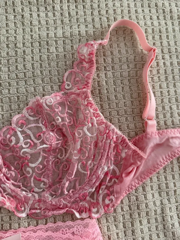 Victoria’s Secret pink lace heart Bra 36B - Image 4