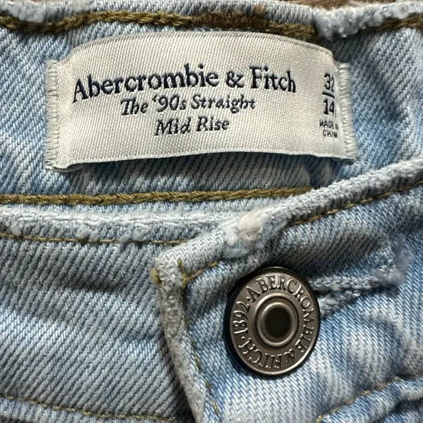 Abercrombie & Fitch Women's Light Wash 90s Midrise Straight Leg Jeans 14s - Image 6