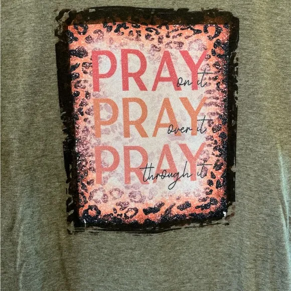 Pray On, Over, and Through it Tee Size L - Image 2