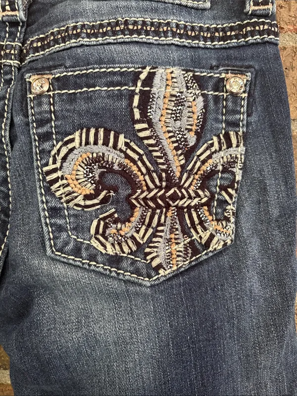 Miss Me Indigo Washed Skinny Jeans with Distressed Accents - Image 5